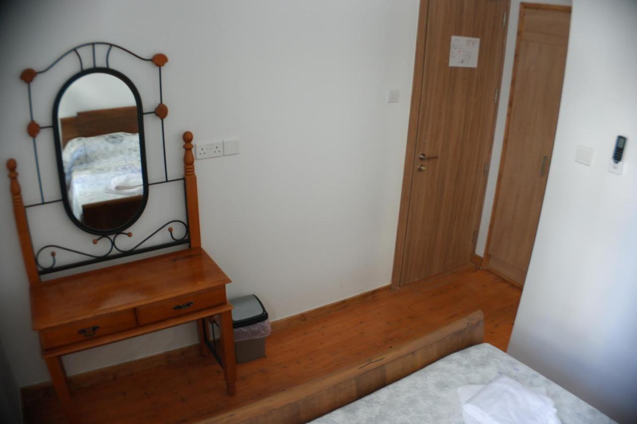 Harrys Inn Guesthouse Larnaca Exteriér fotografie